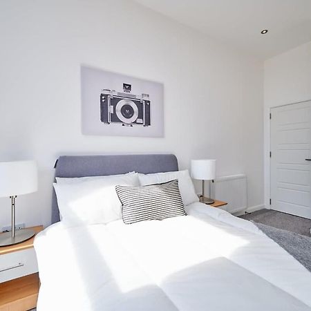 Modern 2 Bedroom Apartment In Preston Престон Екстер'єр фото