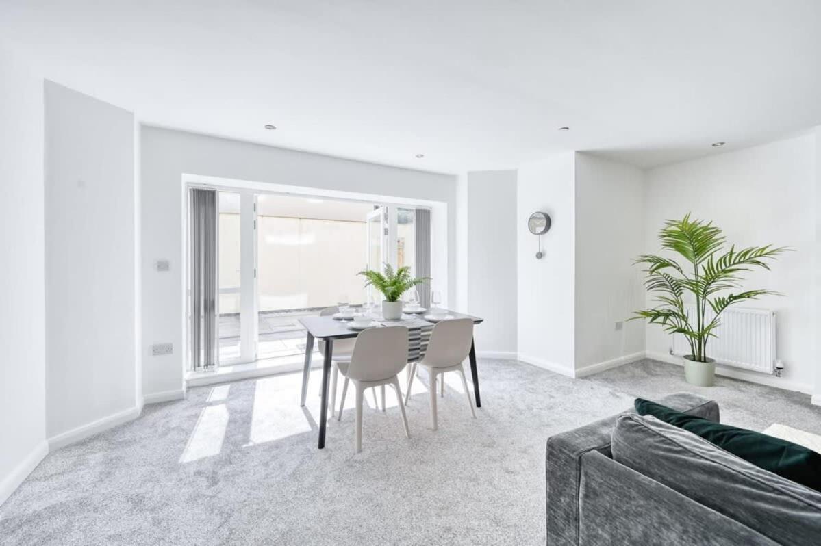Modern 2 Bedroom Apartment In Preston Престон Екстер'єр фото